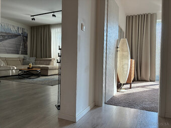 Veľmi pekný a priestranný 2 izb. byt vo výbornej lokalite - 7