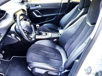 Peugeot 308 GT 1.2 e- 130k Business 6M benzín - 7