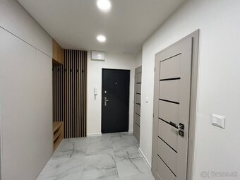 NA PREDAJ MODERNÝ, KRÁSNY 3 IZBOVÝ BYT S LOGGIOU - 7
