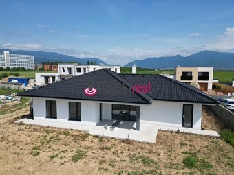 Novostavba 4 izbového rodinného domu s nádherným 720 m pozem - 7