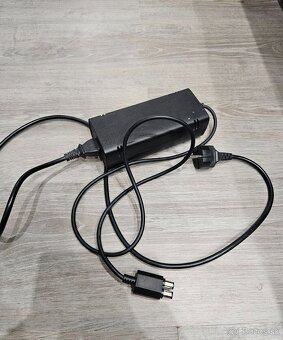rozpredam xbox 360ky + kinect, ovladac, adapter - 7