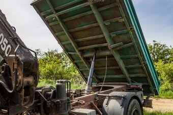 Trojstranný sklápač s hydraulickou rukou Iveco - 7
