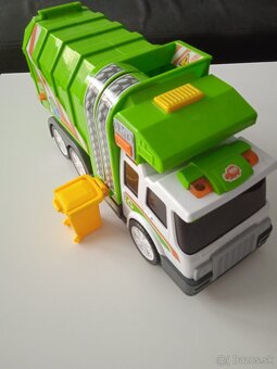 Vlakový rušeň a smetiarske auto - 7