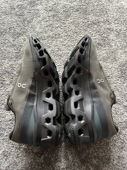On Running, model Cloudmonster, velikost 37,5 šedé - 7