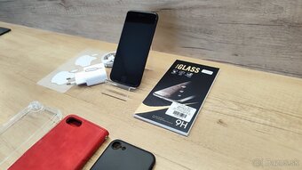Apple iPhone SE 2 gen. - super stav + DARČEK - 7