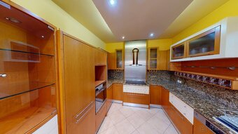 Nadštandardný rodinný dom s wellnesom - 7