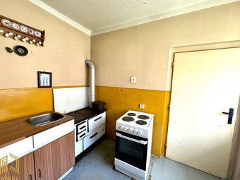 ROHOV - ROD. DOM s HOSP. BUDOVOU,POZEMOK 1.100m2, okr.SENICA - 7
