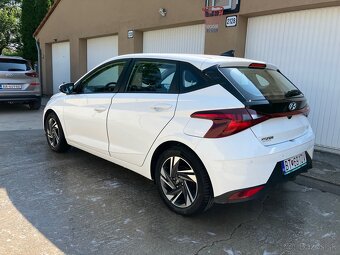 Hyundai i20 1.2i Family v Zaruke, Apple carplay - 7