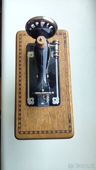 Šijací stroj mini vintage HENNIG - 7