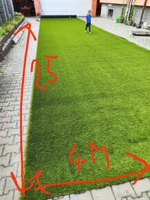 Umělý trávník výška 35 mm, velmi jemný na dotek. - 7