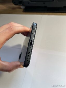 Predám dva mobilné telefóny: Xiaomi Redmi Note 11 Pro 5G a R - 7