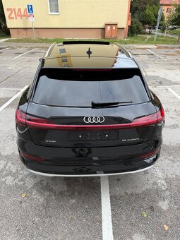 Audi e-tron 55 S-LINE 300 kW iba 42tis km Matrix, Pano - 7