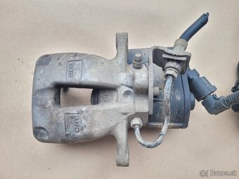 Predám zadné strmene s motorčekmi pre Volkswagen Passat b6 - 7