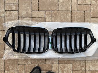 Grill ladvinky - predná maska bmw X1 f48 - 7