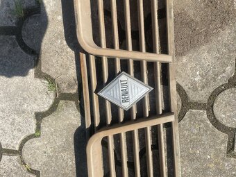 Predám originálnu prednú masku Renault R6/6 - 7