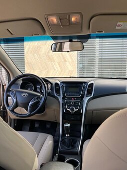 Hyundai i30 hnedá karoséria 1.4 benzín 2013 73kw - 7