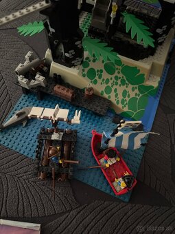 Lego 6273 - pirátsky set Rock Island Refuge - 7