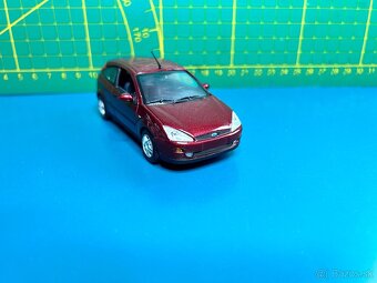 Ford Focus 1. Generácie 1:43 Minichamps - 7