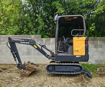 Pásovy bager VOLVO EC 15E - 7