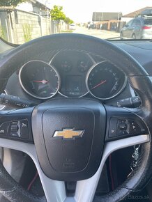 Chevrolet Cruze - hatchback - 7