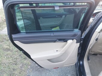 Predám VW passat b7 combi 2,0 tdi - 7