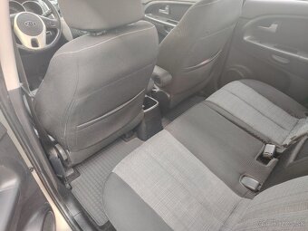 Kia Venga - 7