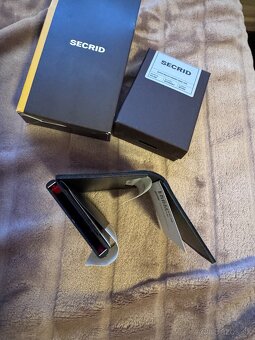 KOŽENÁ PENĚŽENKA NA KARTY SECRID PREMIUM SLIMWALLET EMBOSS L - 7