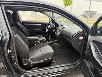 Na predaj krásna KIA Proceed 1.6 CRDi Coupe - 7