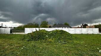 NA PREDAJ: kompletný stavebný pozemok 730m2 - Madunice - 7