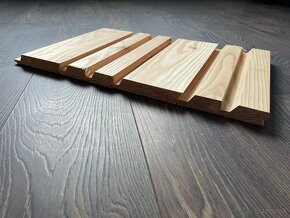 2 DREVENÝ OBKLAD ROMBUS KOSÝ ROMBUS DUO 27x148 ČERVENÝ SMREK - 7