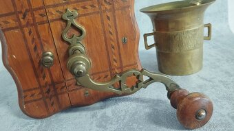 Starý mlyncek na kávu s intarzii viz.foto.  + maziar za 64e - 7