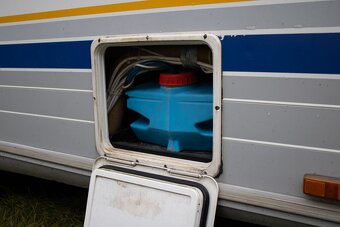 Burstner obytný príves - 7