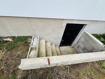 Kompletne zrekonštruovaný rodinný dom v tichej lokalite Sečo - 7