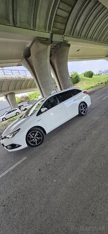 Toyota auris 2018 hybrid Combi - 7
