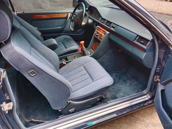 Mercedes W124 coupé E220 manuál - 7