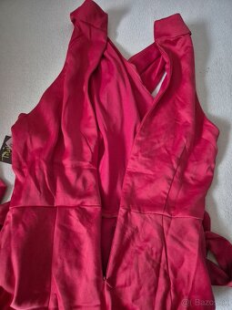 Elegantné lesklé šaty M - 7