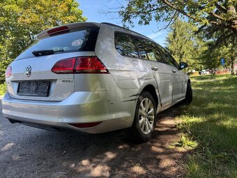 Predám ľahko poškodený VW Golf variant 1,6 TDi DSG RV 2016. - 7