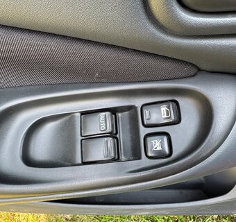 Predám Nissaan Almera 1.5 16V (66 kW) - 7
