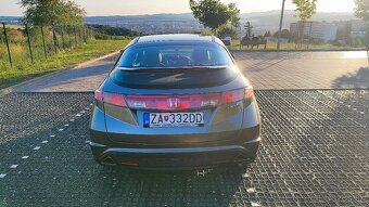 Predám Hondu Civic 1.8 Vtec SPORT - 7