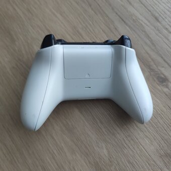 Xbox One S 1TB All Digital - 7