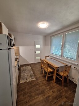 Prenajmem 2izbovy byt na Chrenovej - 7
