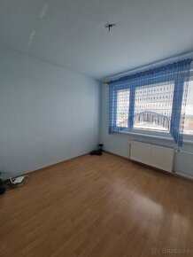 Na prenájom trojizbový byt s balkónom v meste Prievidza - 7