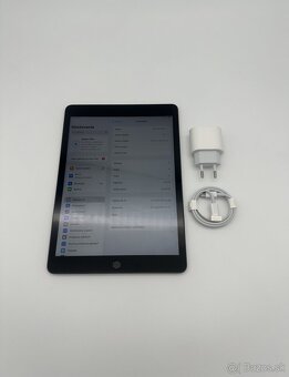 iPad 10.2" 9th Generation 64GB Wi-Fi Space Gray - 7