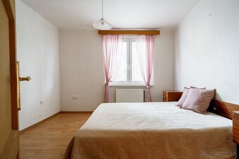 NA PREDAJ rodinný dom s letnou kuchyňou v pokojnej a tichej - 7