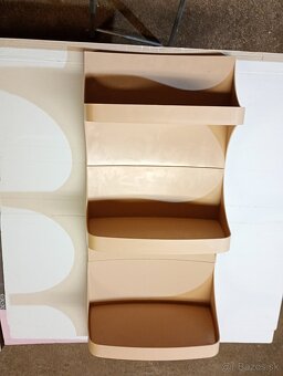 Police do kúpeľne - 7