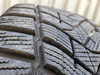 Špičkové zimné pneumatiky DUNLOP - 245/45 r18 - 7