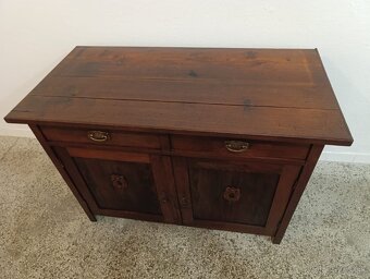 Starožitná komoda, nábytek z masívu, Nábytek s příběhem - 7