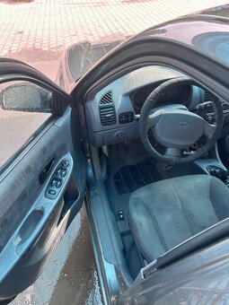 ROZPREDÁM Hyundai accent II 1.3l - 7
