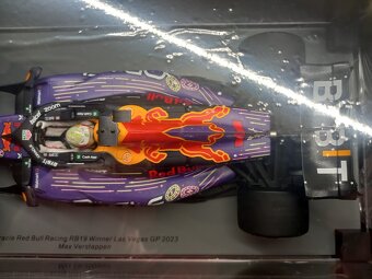 F1 RED BULL RB19 VÍTĚZ LAS VEGAS 2023 VERSTAPPEN SPARK 1:18 - 7
