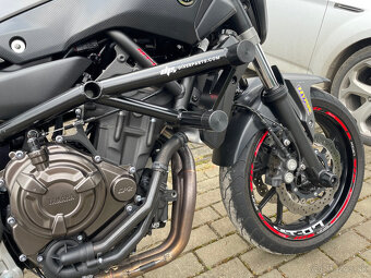 YAMAHA MT 07 - 7